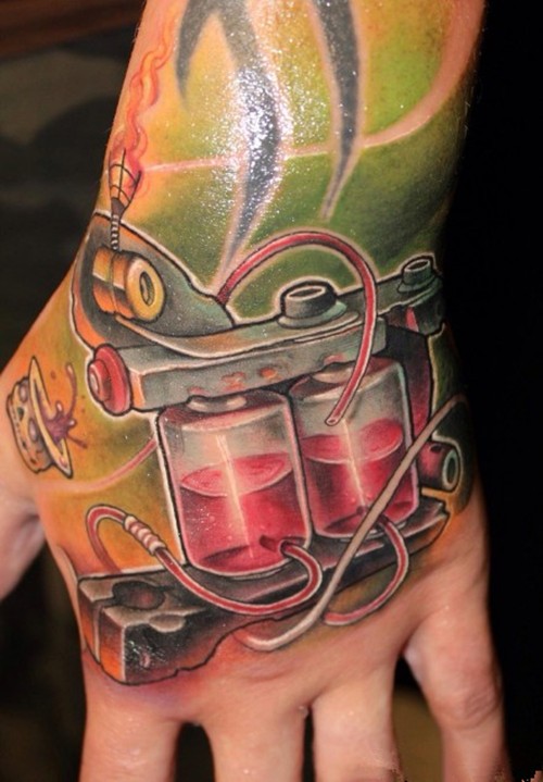 为你的手背增加点色彩  手背纹身