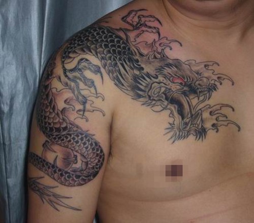 男性专属披肩龙纹身