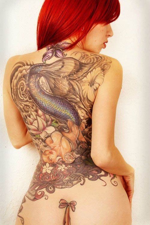 女性背部漂亮好看的美人鱼纹身