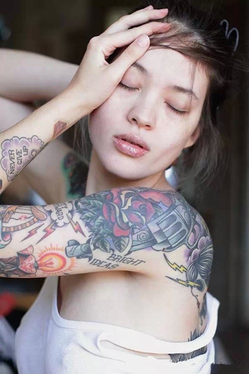 Ira Chernova  性感貌美的女纹身摄影师
