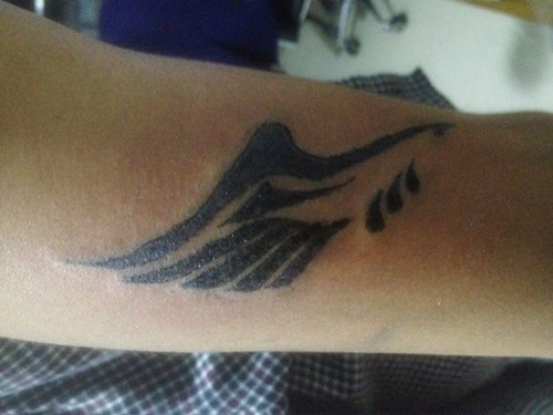 个性手臂翅膀纹身图案