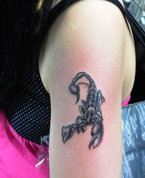 个性逼真的蝎子纹身图案