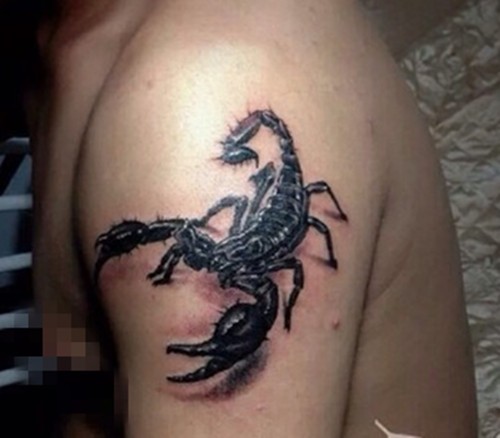个性逼真的蝎子纹身图案