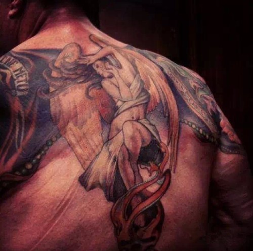 欧美型男史泰龙的霸气纹身图片
