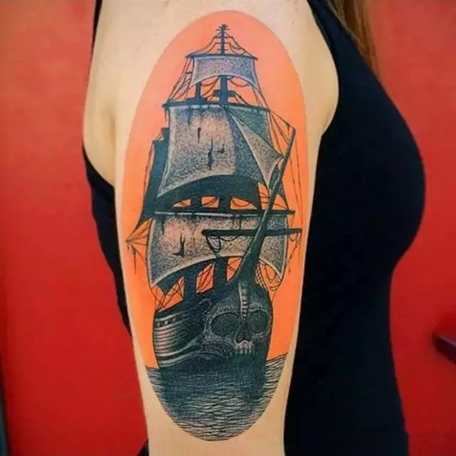 手臂上大气的帆船纹身