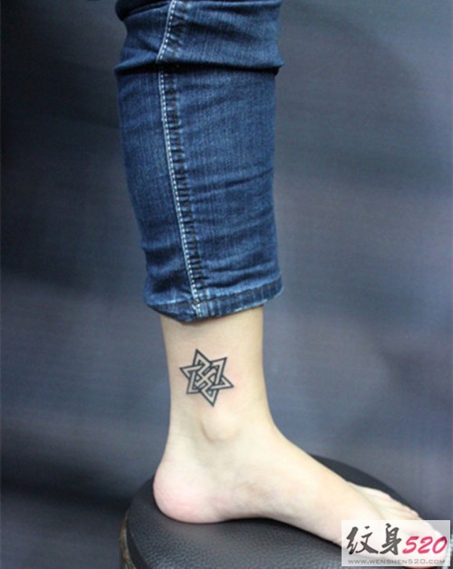 脚踝处创意六芒星纹身图案