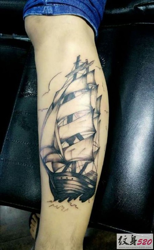 小腿部好看的帆船纹身