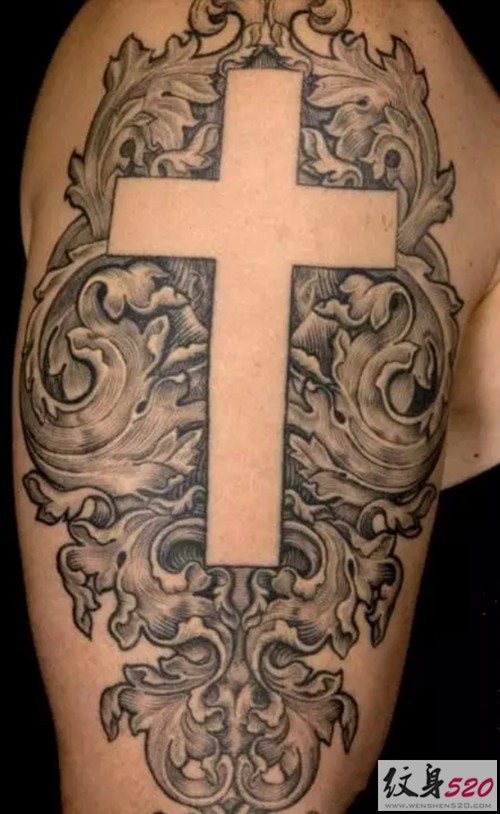 男士超爱的十字架纹身