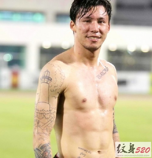 足球名将张琳芃个性手臂纹身