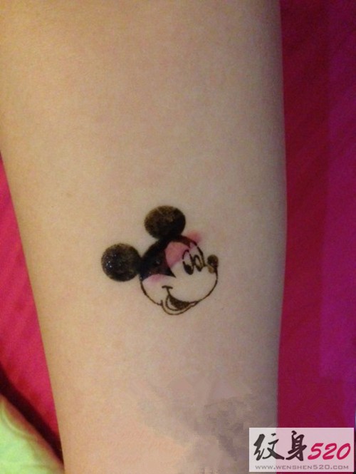 小女生喜爱的米老鼠纹身