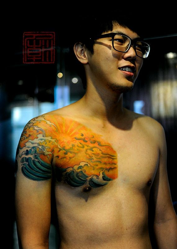 胸部漂亮个性的纹身图案