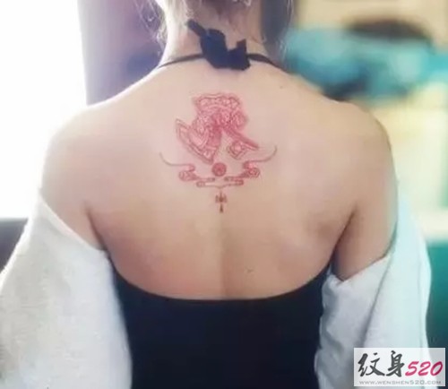 背部简单梵文纹身图案