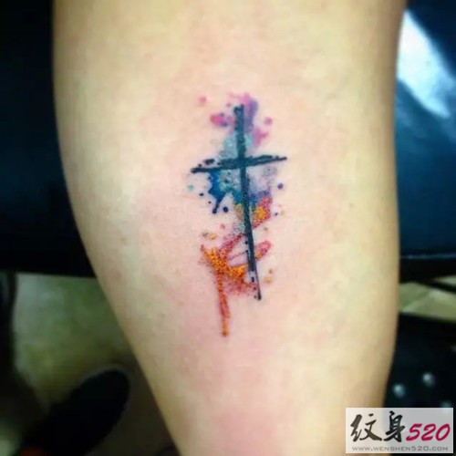 简单不失个性的十字架纹身图案