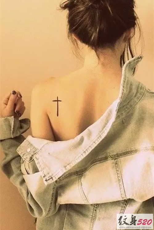 简单不失个性的十字架纹身图案