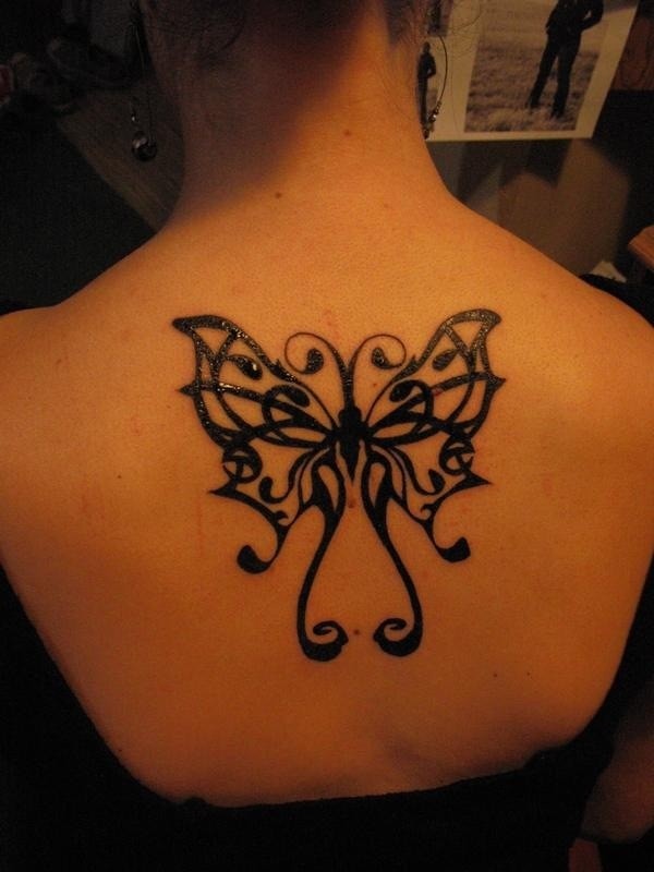 背部很漂亮的蝴蝶纹身