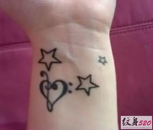 手腕小巧纹身图案大全