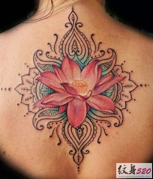 圣洁的莲花纹身图案