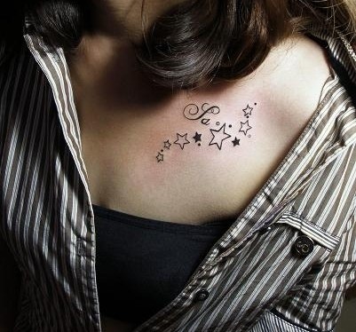 美女胸部的小星星纹身图案