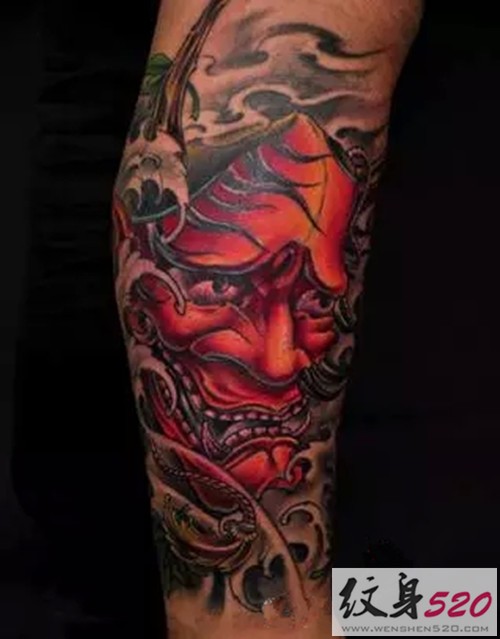 腿部狂野般若纹身