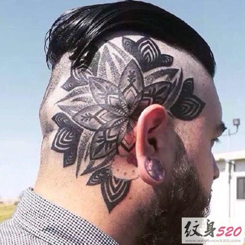 潮男的另类头部纹身
