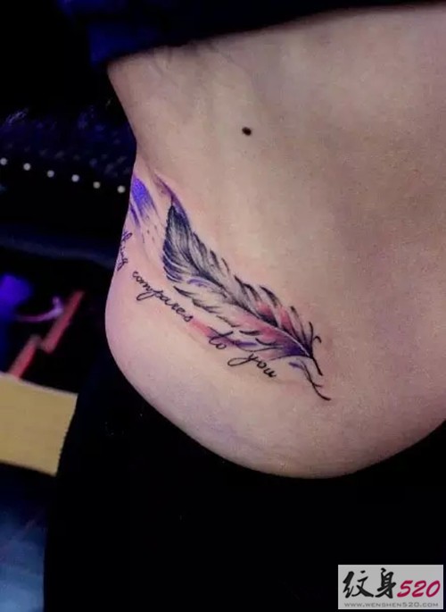 纤细柔美的腰部羽毛纹身