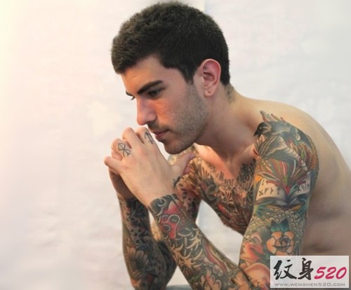 欧美时尚花臂男神