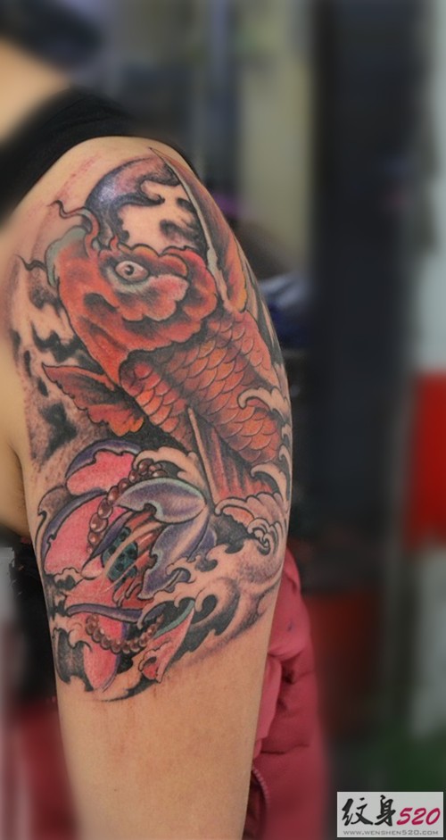 一组鲤鱼莲花纹身图片