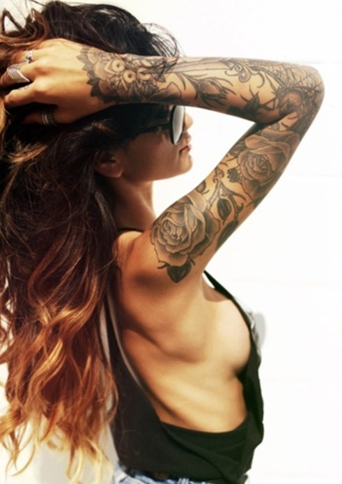 女性性感的花臂纹身