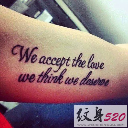 花纹般的英文纹身图案