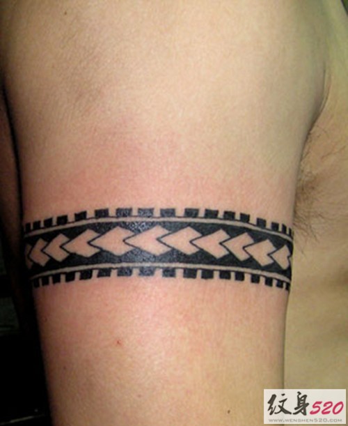 时尚臂环图腾纹身