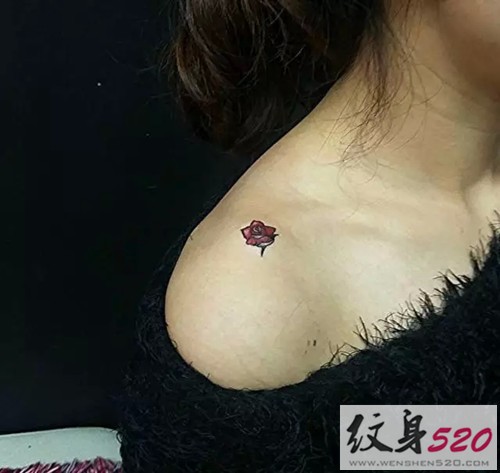 时尚简约的肩部小清新纹身