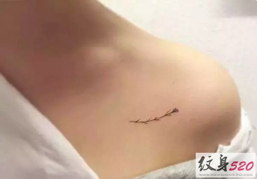 时尚简约的肩部小清新纹身