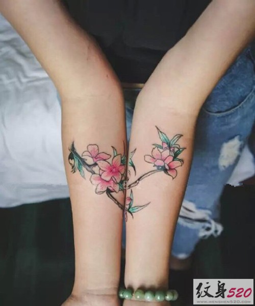 爱意满满的闺蜜纹身