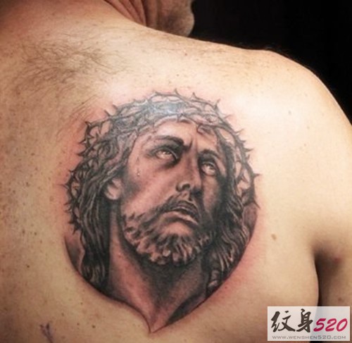 背部经典耶稣肖像纹身