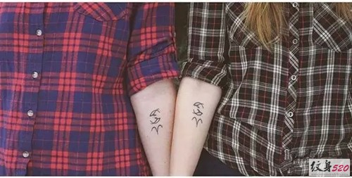 闺蜜间的可爱小纹身