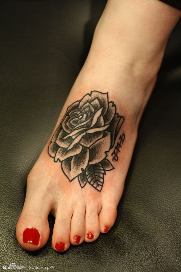 脚背好看的玫瑰纹身
