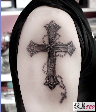 男女都适合的经典十字架纹身