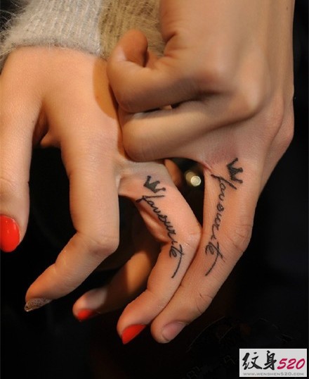 情侣手指小图案纹身