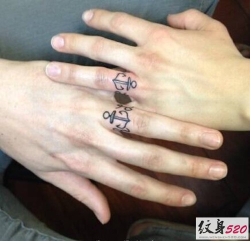 情侣手指小图案纹身