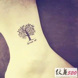 脚踝上清新的小树纹身