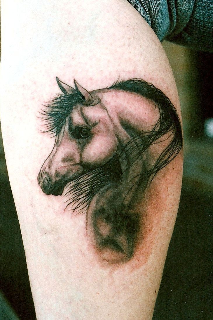 腿部帅气的马头纹身