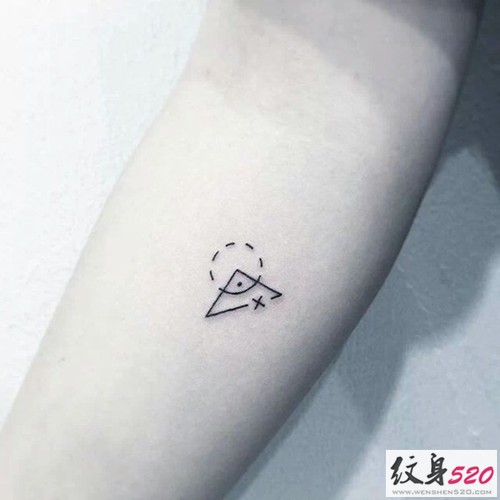 简单的三角形几何纹身小图案