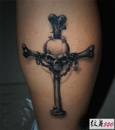 腿部潮流帅气的十字架纹身图案