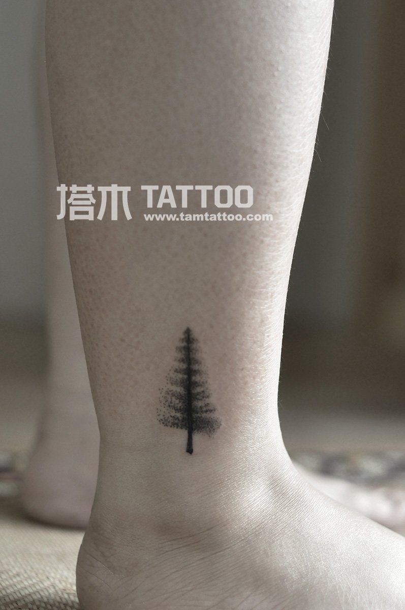 脚踝纹身小树纹身图案