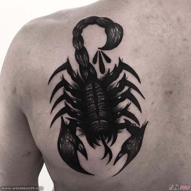 让人有一种危险感觉的墨黑色纹身图案