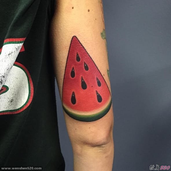 炎炎夏日里来欣赏这可口的西瓜纹身图案
