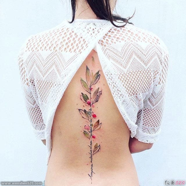 优雅的支柱:女性14款脊椎纹身图案
