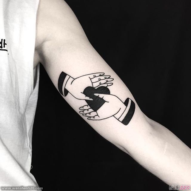 黑色点刺纹身图案作品来自罗素