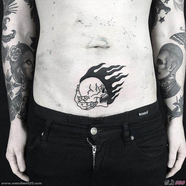 黑色点刺纹身图案作品来自罗素