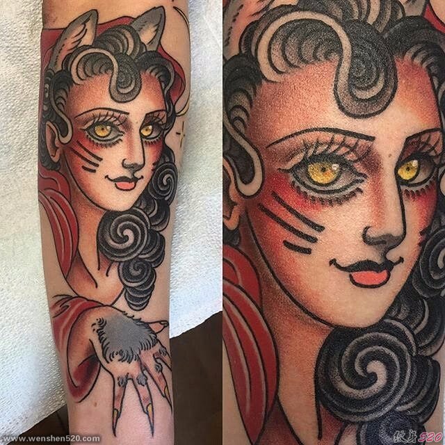 活跃的猫女纹身图案